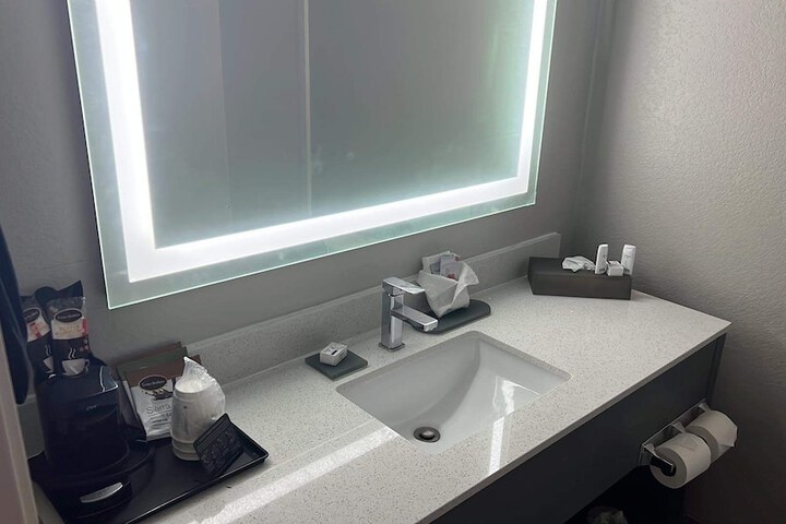 Room 6 of 38