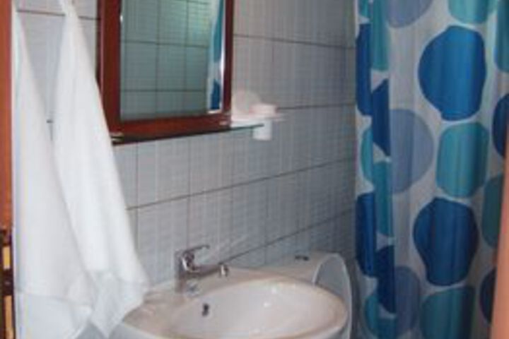 Room 5 of 10