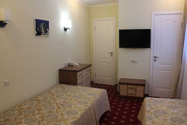 Room 27 of 48