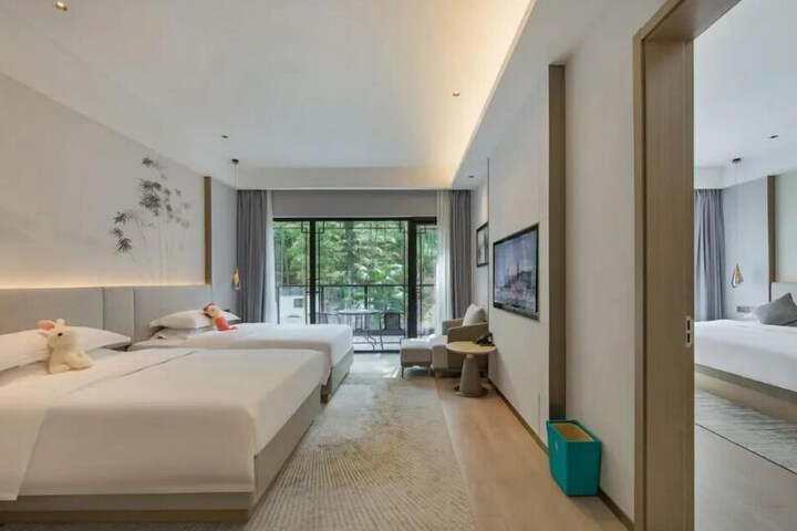 Room 12 of 34
