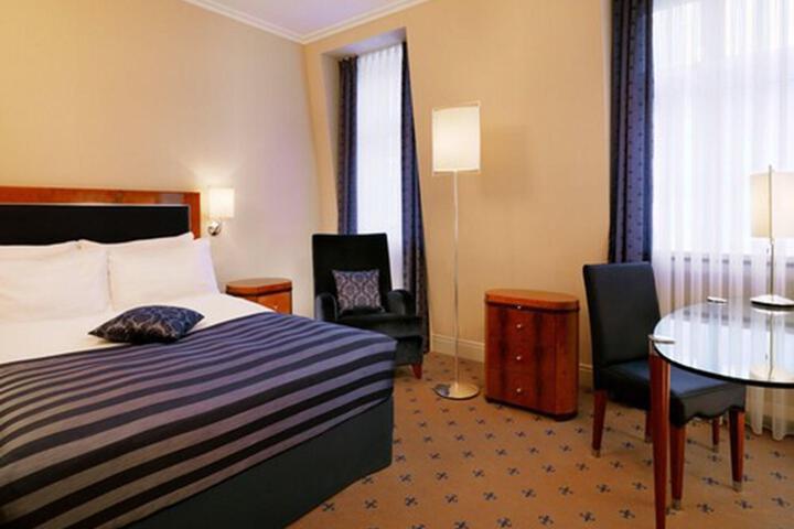 Room 32 of 63