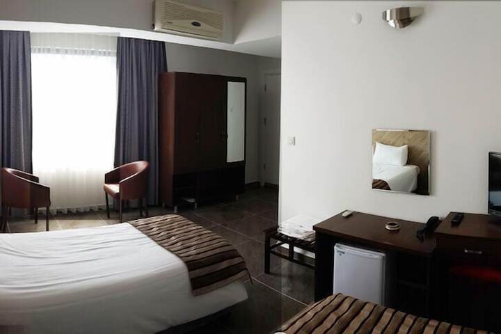 Room 4 of 97