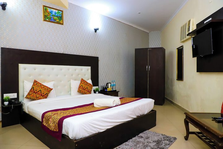 Room 4 of 23