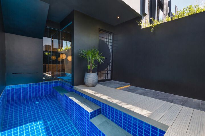 Pool 110 of 154