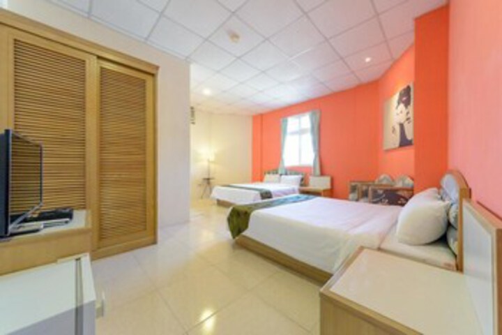 Room 8 of 24