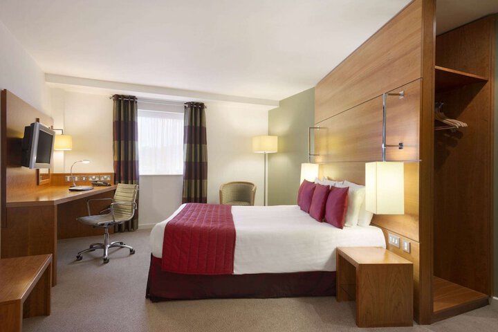 Room 17 of 40