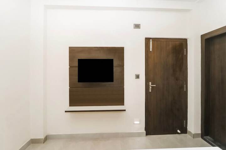 Room 14 of 27