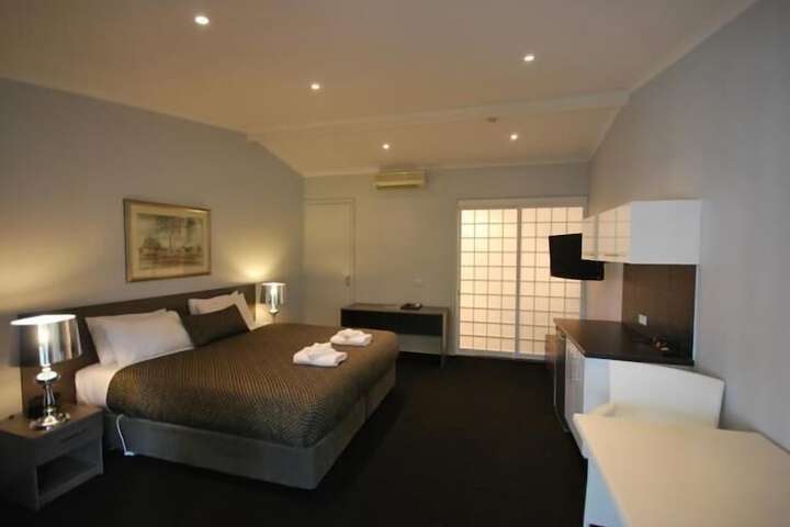 Room 8 of 233