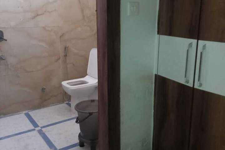 Room 4 of 6