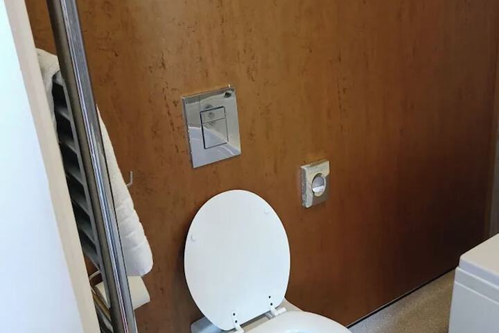 Room 62 of 73