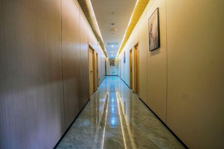 Ballroom/Hall 29 of 32