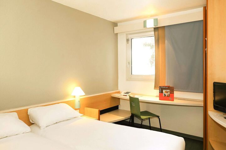 Room 8 of 79
