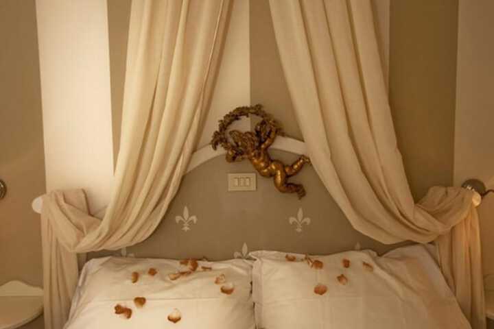 Room 32 of 62