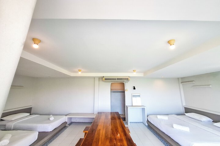 Room 10 of 111
