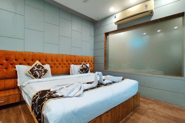 Room 6 of 6