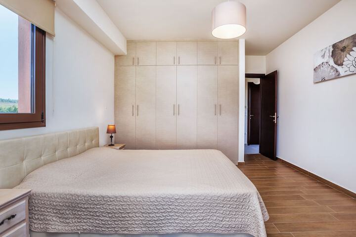 Room 6 of 72