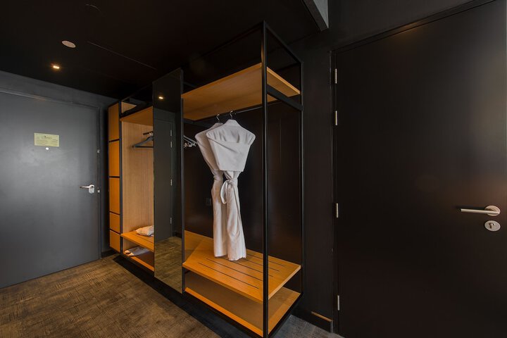 Room 9 of 74