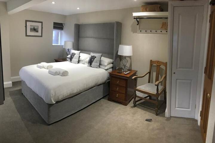 Room 4 of 15