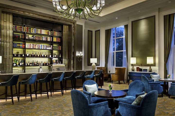 Lounge 125 of 152