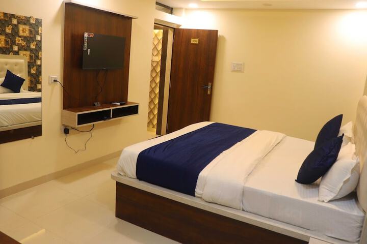 Room 6 of 14