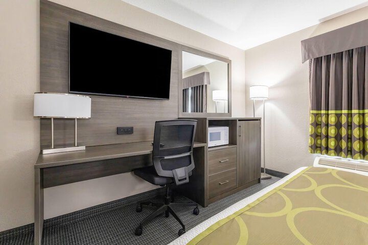 Room 15 of 39
