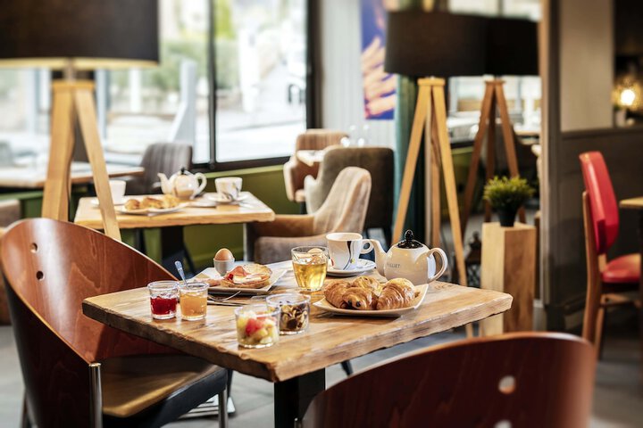 Breakfast/Coffee Service 17 of 23
