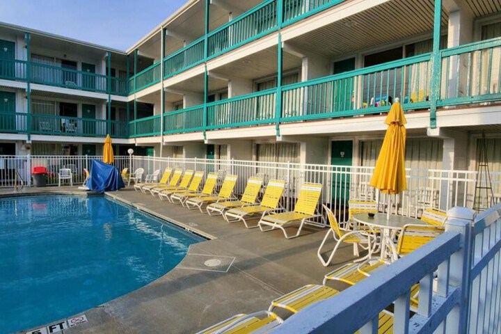 Pool 13 of 22