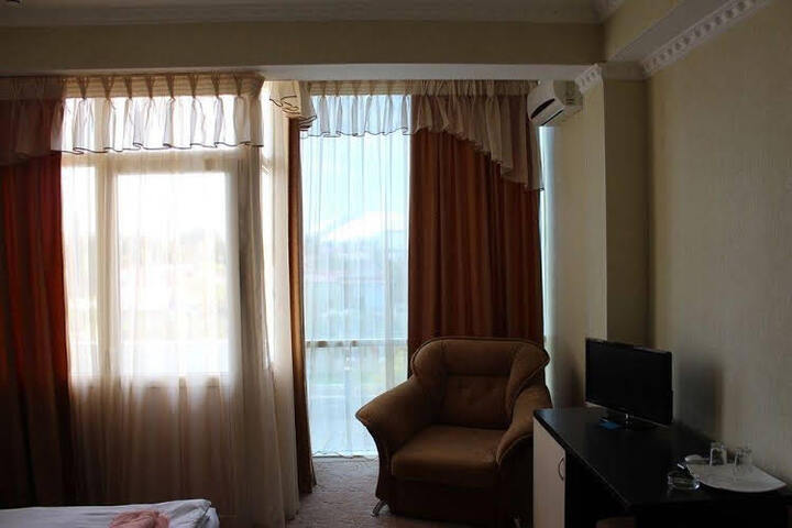 ADMIRAL HOTEL
