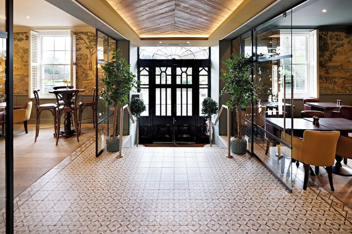 Entrance & Lobby