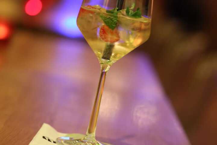 Lounge 82 of 95