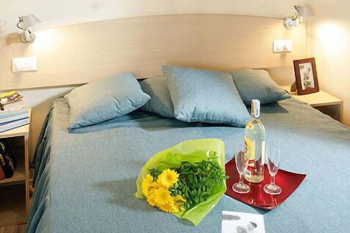 Room 4 of 27