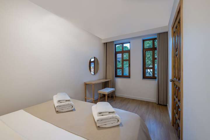 Room 10 of 32