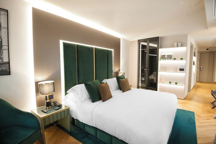 Room 42 of 157