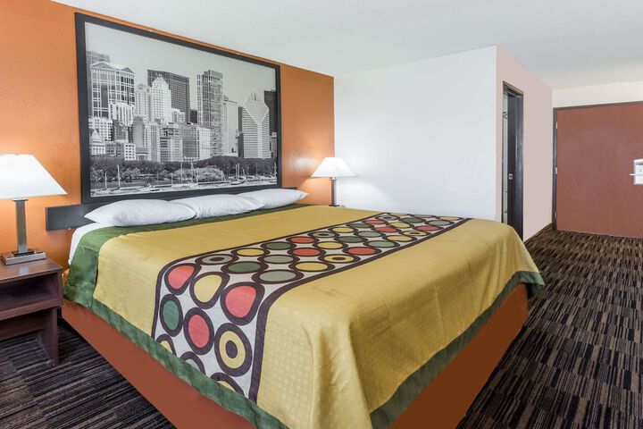 1 King Bed (8 of 17)