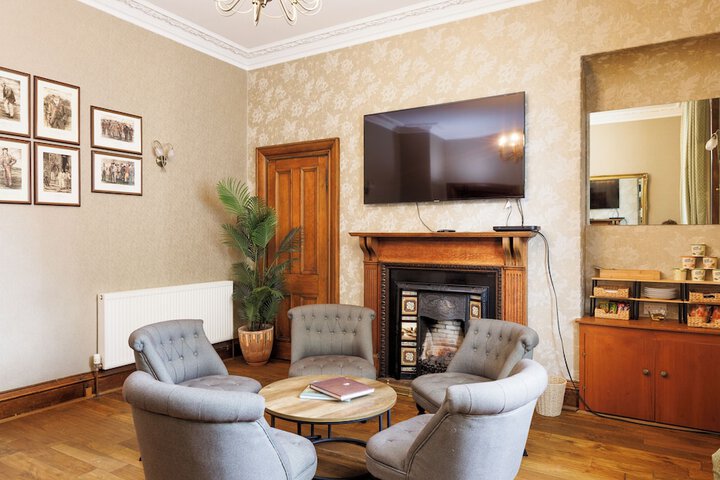 Lounge 8 of 8