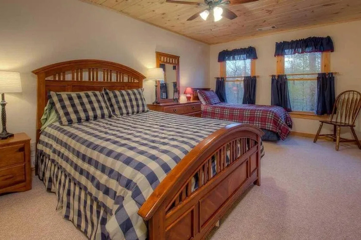 Room 5 of 16