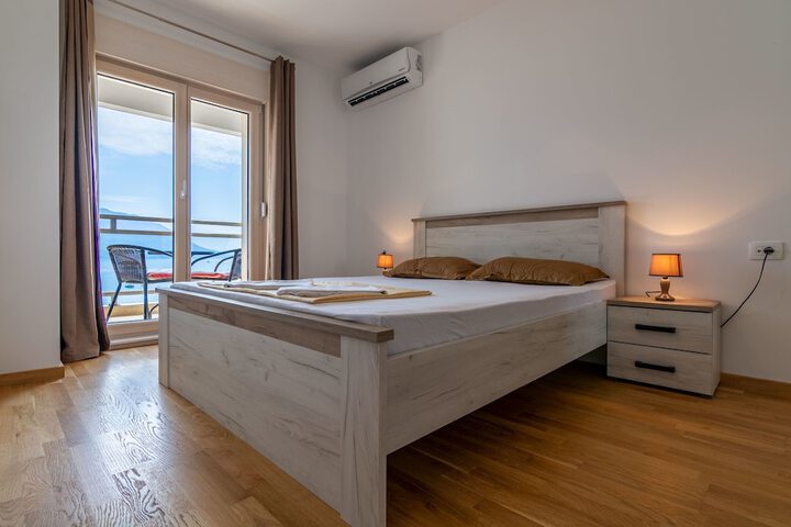 Room 3 of 18