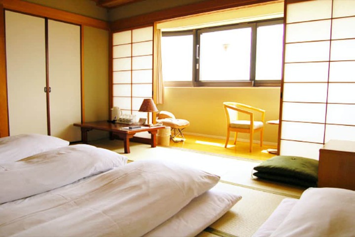 Room 4 of 27