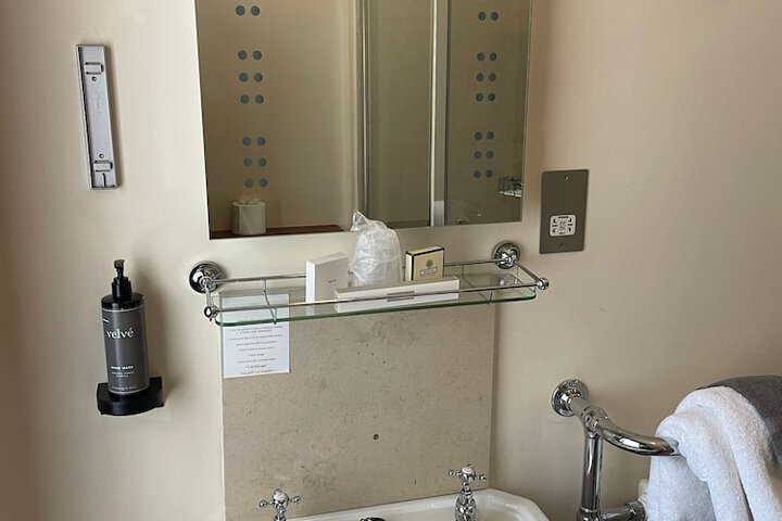 Room 62 of 102