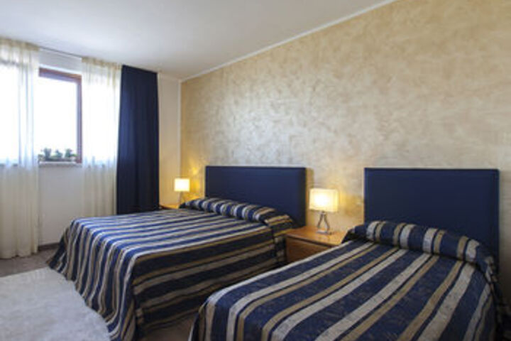 Room 7 of 20