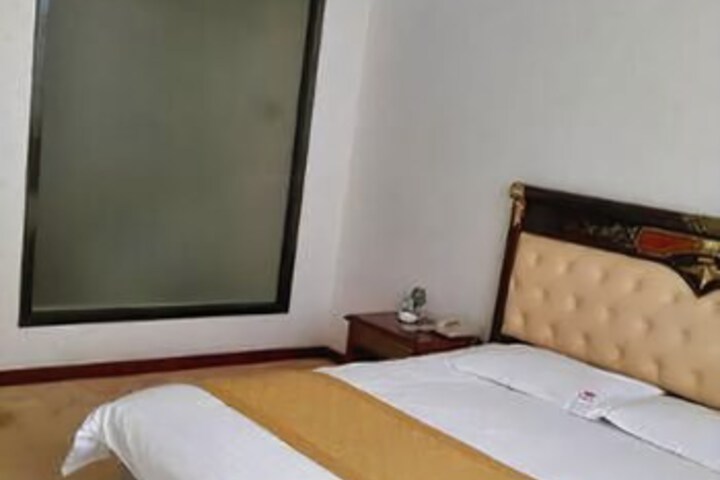 Room 3 of 8