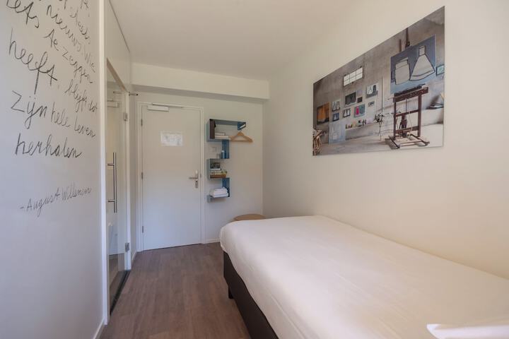 Room 15 of 40