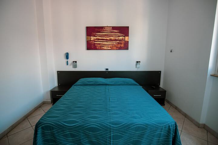 Room 9 of 37