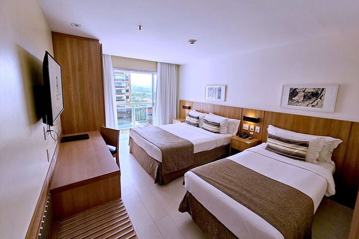 Room 33 of 168
