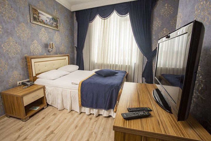 Room 14 of 33