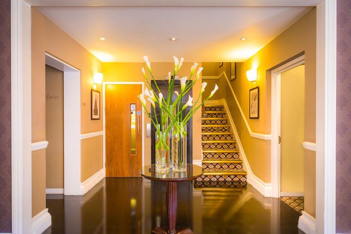Guest Lobby