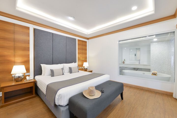 Room 33 of 101
