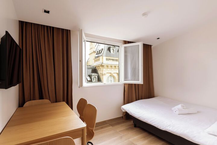 Room 21 of 35
