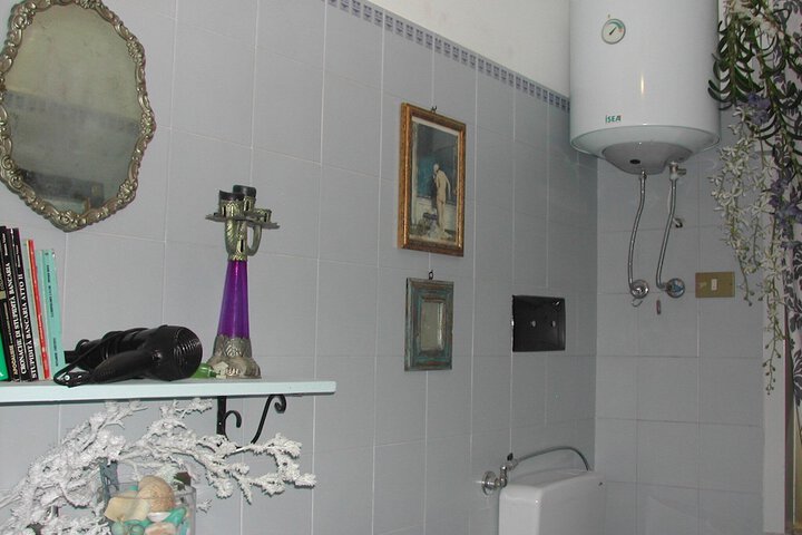 Room 10 of 14