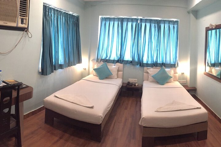 Room 13 of 33